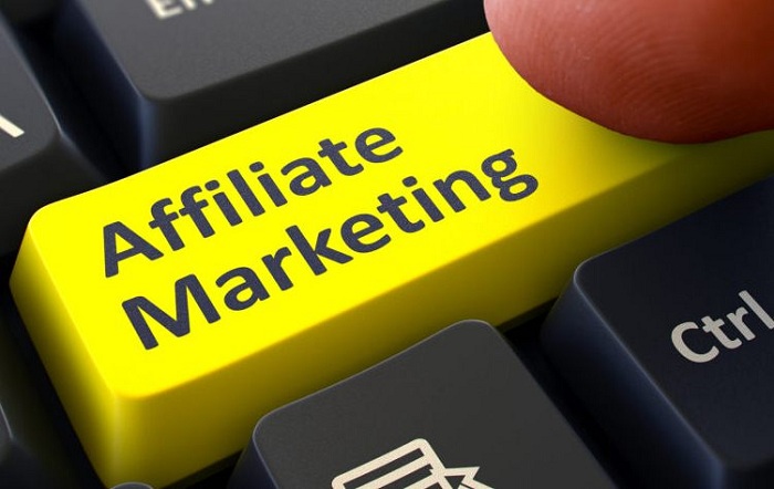 What are the pros and cons of affiliate marketing? | Curvearro